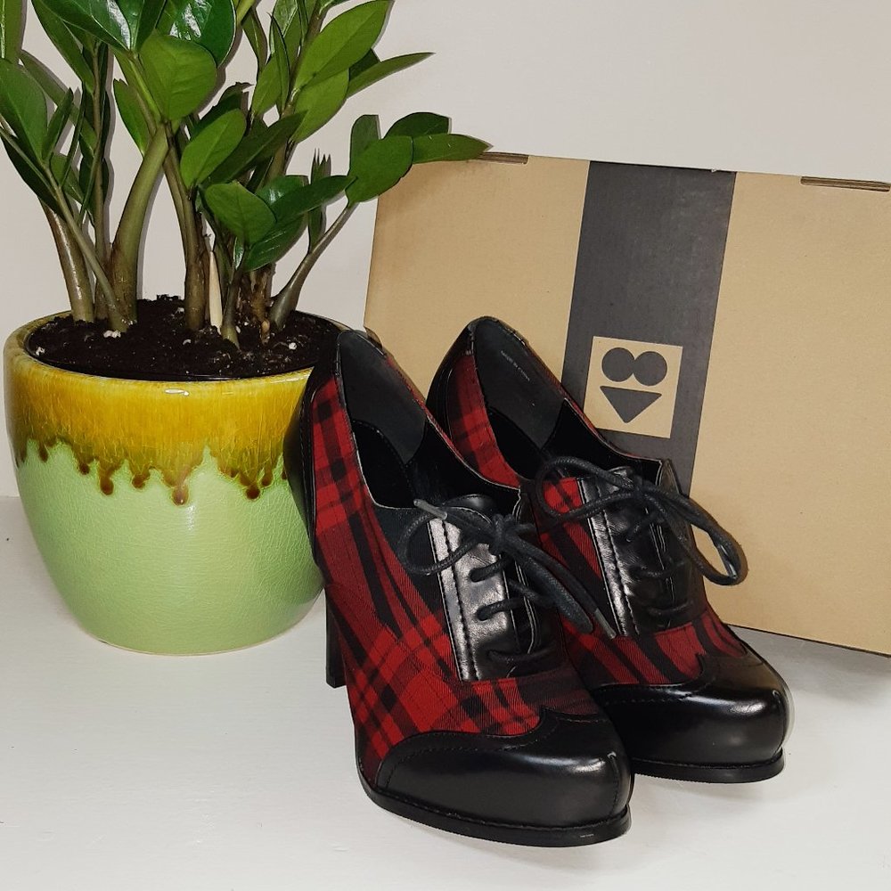 Le Chateau Tartan Heels Sz7